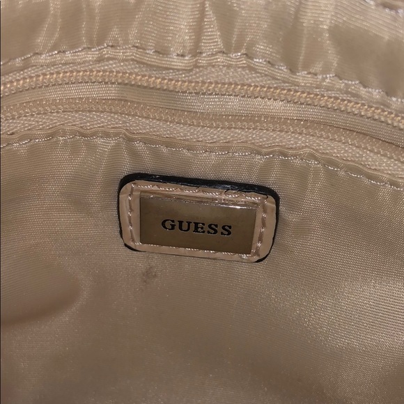 Guess purse - Picture 3 of 4